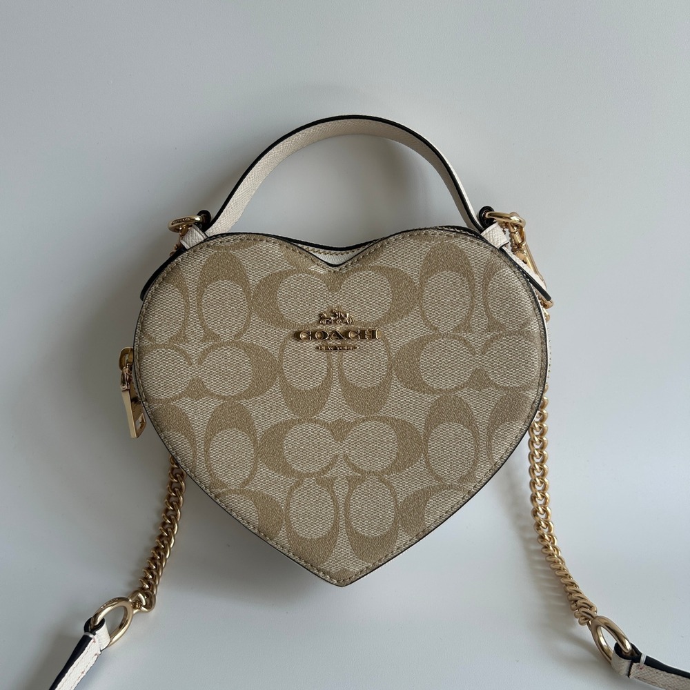 Coach Heart Crossbody Bag Signature Canvas Light Khaki Chalk CJ450